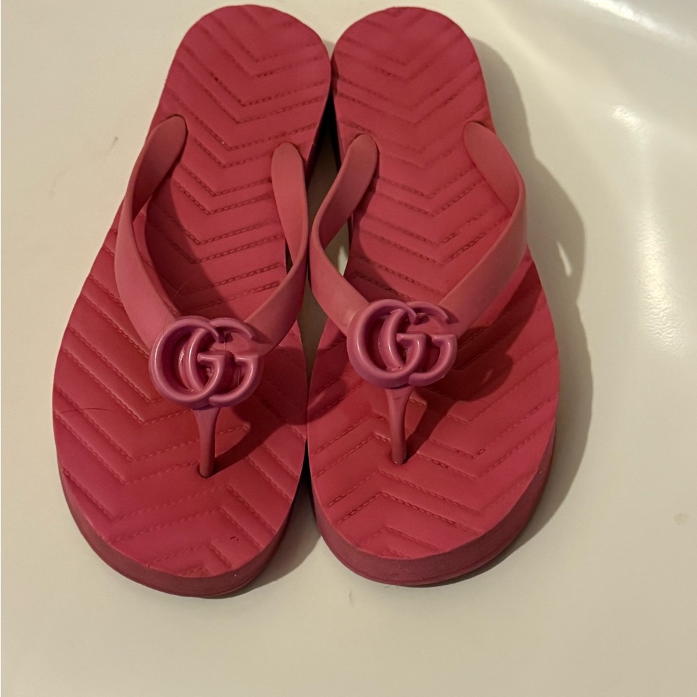 Gucci Chevron Pink GG Marmont Flip Flops sandals size 39 8.5